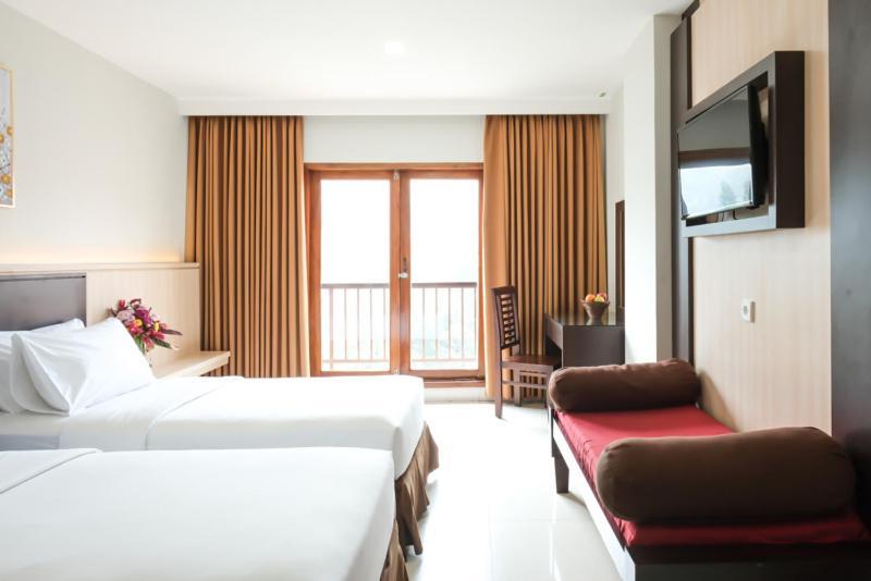 The Grand Hill Resort-Hotel Puncak Exterior photo